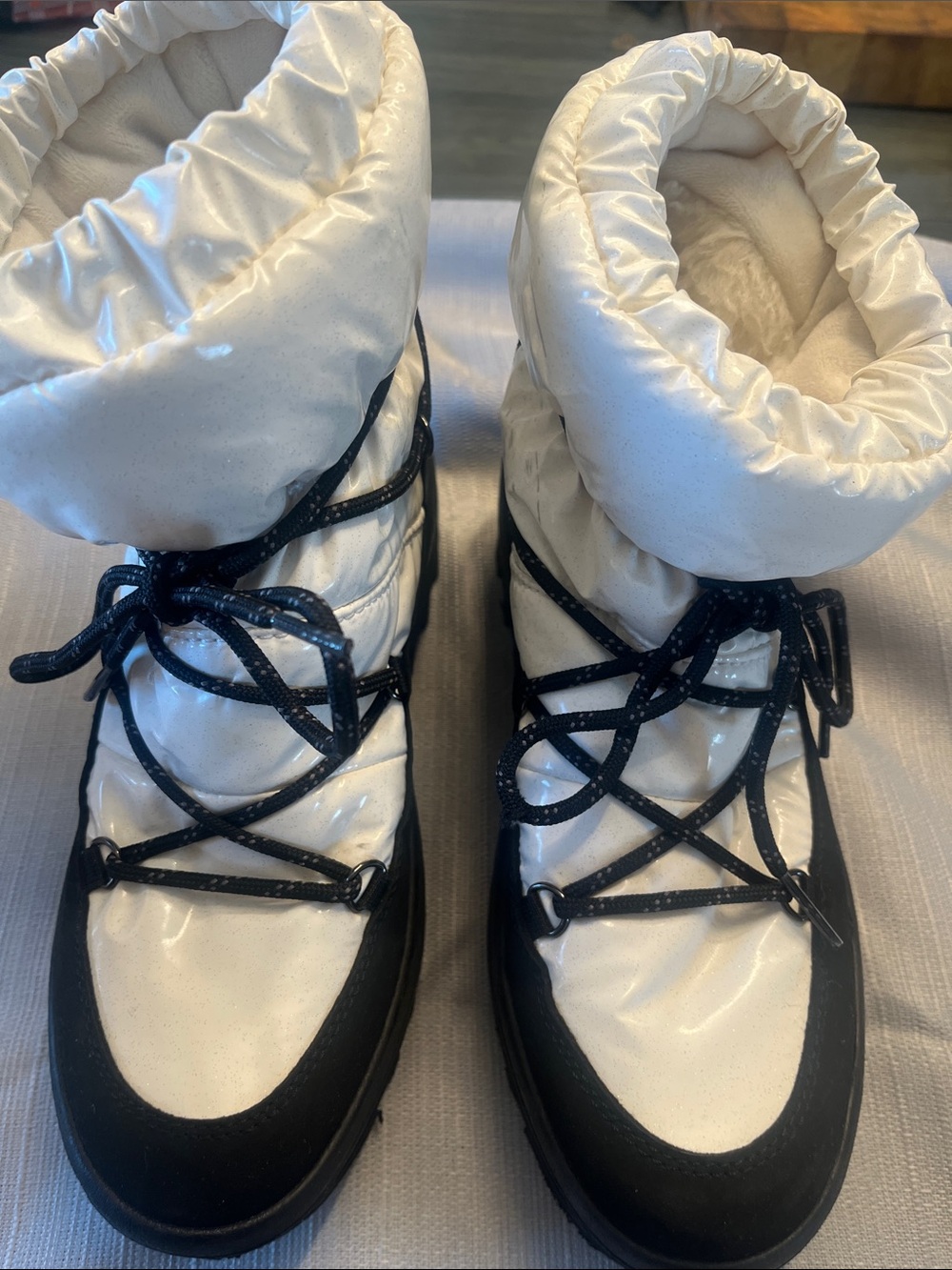 Pajar White and Black Quilted Lace-Up Winter Boots